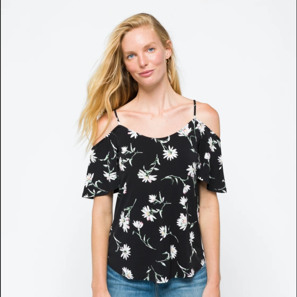 Kaileigh Valette Back Detail Cold Shoulder Knit Top - Picture 3 of 6